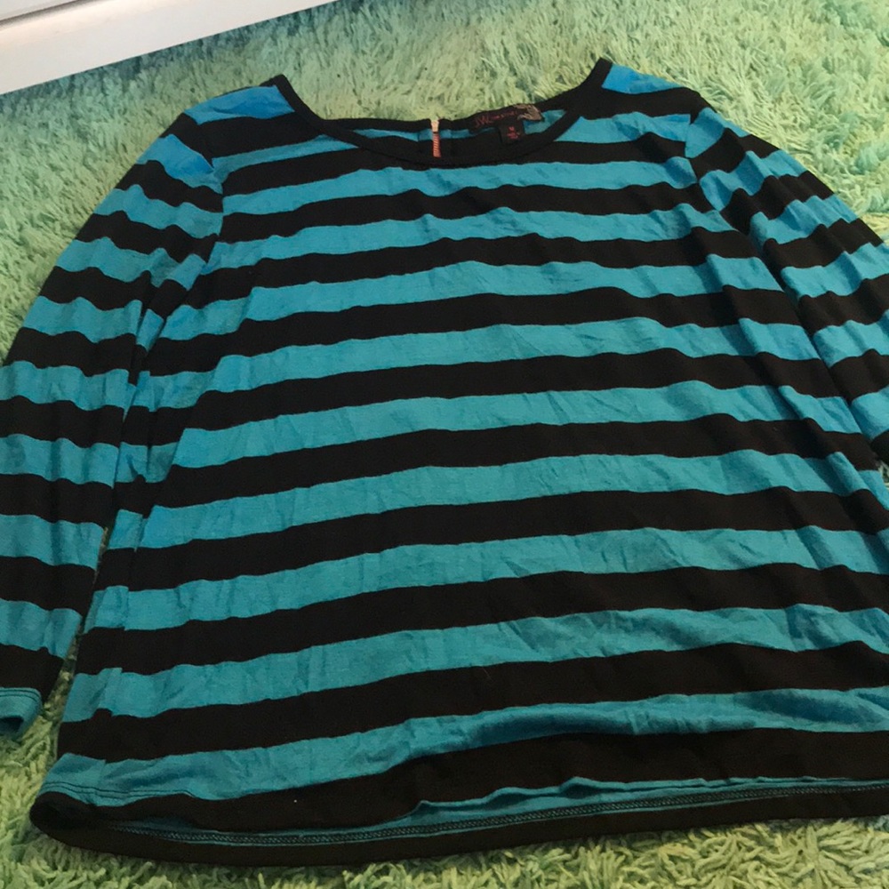 women’s striped tee